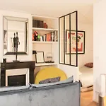 Bright And Central Studio For 4 In Paris